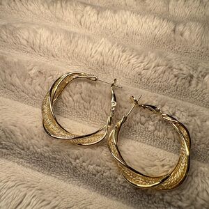 Elegant laminate Gold Hoop Earrings